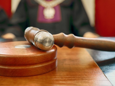 500 zarzutów dla znanego psychiatry. W tle afery policjanci i więziennicy