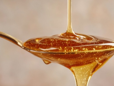 Słodzi bez wyrzutów sumienia i w trosce o zdrowe jelita. Ten naturalny syrop to prawdziwy dietetyczny hit