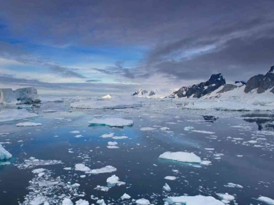 Powstała mapa ukrytego świata. Góry i doliny pod lodem Antarktydy