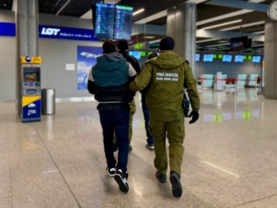 Zatrzymania na lotnisku w Pyrzowicach. 29-letni Wenezuelczyk tłumaczył, że przyleciał, ponieważ chce zwiedzać Sosnowiec