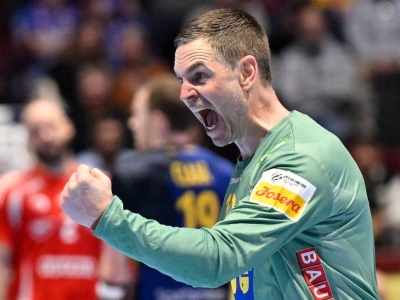 Rzut przez całe boisko w ostatniej sekundzie! Niewiarygodne sceny na ME