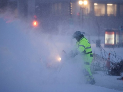 Śnieżny żywioł gnębi Amerykanów. Dziesiątki ofiar, setki tysięcy osób bez prądu
