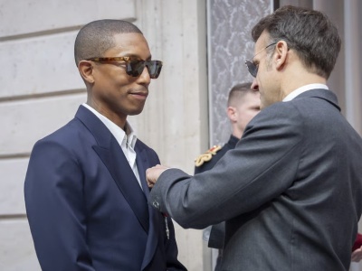 Pharrell Williams odznaczony przez prezydenta Francji