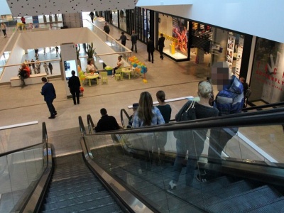 Olsztyn. Zadzwoniła pod 112, bo ktoś ukradł jej kurtkę w galerii. Finał sprawy zaskakuje