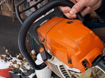 42-latek z gminy Uchanie zatrzymany za serię kradzieży. Odpowie także za wypicie skradzionego wina