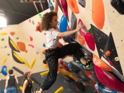 Koncert Radikal Guru, warsztaty wspinaczkowe i zawody – czyli 2. urodziny SLAB Bouldering