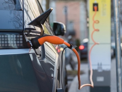 Spieszyli się kochać elektryki… Bo dotacje tak szybko odchodziły