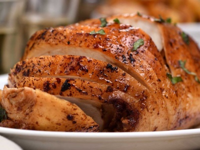 Soczysta pierś z indyka i kremowy sos z zielonym pieprzem. Prosty obiad jak z restauracji