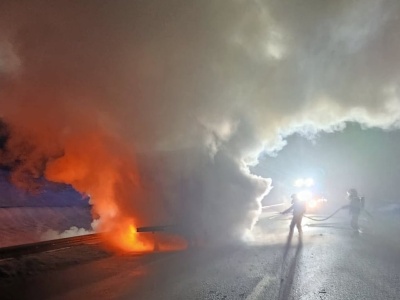 Płonący gigant na S7. Na ekspresówce spłonęła naczepa ciężarówki