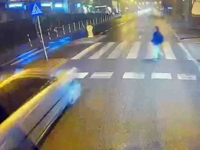 Zielona Góra. Chwile grozy na pasach, 21-latek mógł zabić (FILM)