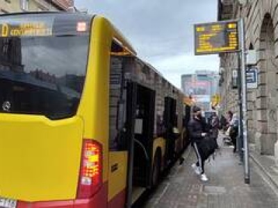 Powstańców Śląskich otwarta, a autobusy A i D nadal jeżdżą objazdem. Dlaczego i jak długo?