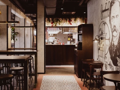 Secesyjna kamienica w Poznaniu ma nową funkcję. Architekci stworzyli food hall inspirowany Orient Expressem