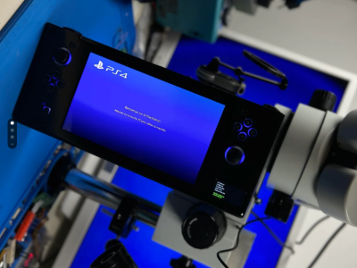 PS4 Slim jako konsola przenośna wygląda absurdalnie… ale działa bez problemu