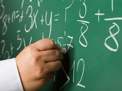 Nauczyciele na wcześniejszych emeryturach. ZUS ujawnił, ile pieniędzy przelewa na konta