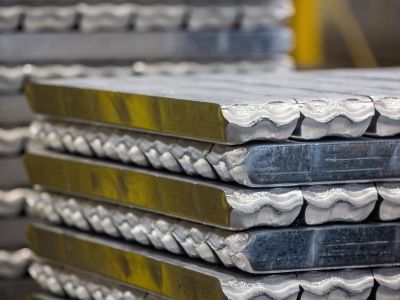 Aluminium mocno drożeje. Pomaga Trump i Chiny