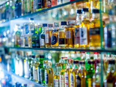 Ukradł ze Stokrotki butelkę wódki. Nie zdołał uciec, zatrzymał go robiący zakupy policjant po służbie