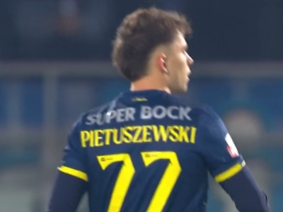 FC Porto zagra z Rangersami. Co z występem Oskara Pietuszewskiego?