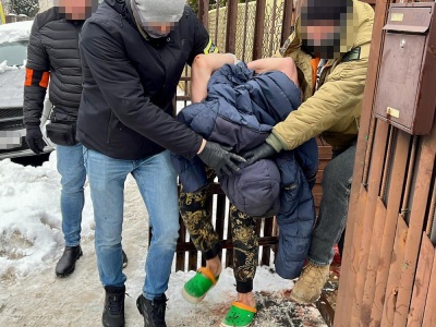 Targówek. Zabójstwo dwóch osób. Zabarykadował się. Nagranie