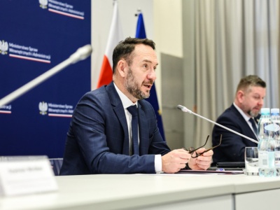 MSWiA apeluje do samorządów: Połączmy siły w pomocy Ukrainie. RARS gotowa wesprzeć transporty