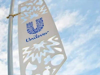 Unilever porządkuje imperium. Globalny koncern sprzedaje część kluczowego biznesu