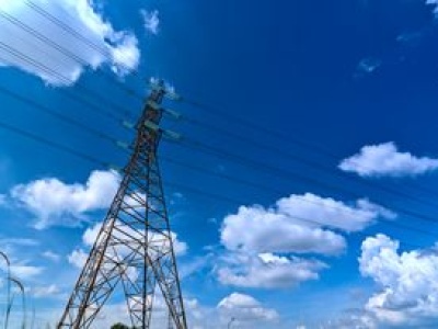 Odszkodowania za słupy. Polacy ruszyli po pieniądze. Tyle można dostać