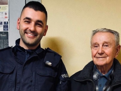 Staruszek zgubił w sklepie emeryturę. Nagle do domu zapukała policja