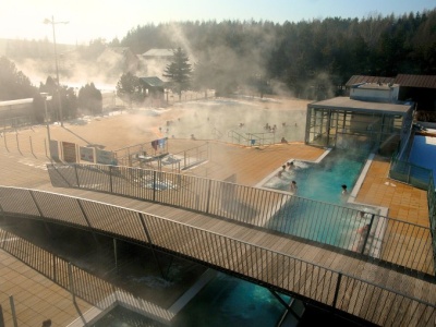 Tu nie ma tłumów. Baseny termalne i góry godzinę od polskiej granicy