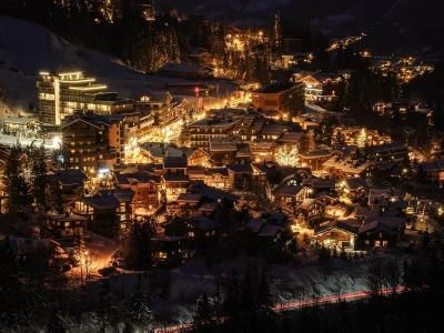 Spłonął hotel w słynnym kurorcie. Ogień kłębił się przez dwa dni