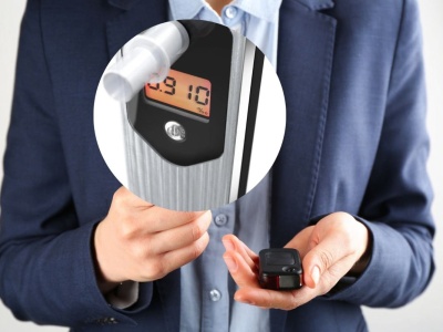 Nie każdy alkomat mówi prawdę. Tej technologii używa policja. Teraz na wyprzedaży