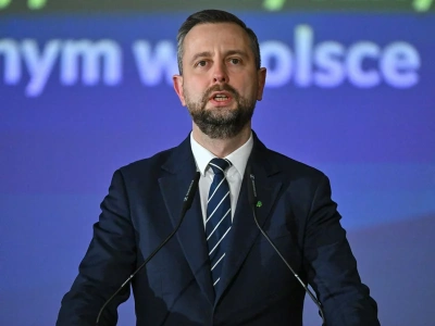 Usterka samolotu z szefem MON na pokładzie. Maszyna musiała zawrócić