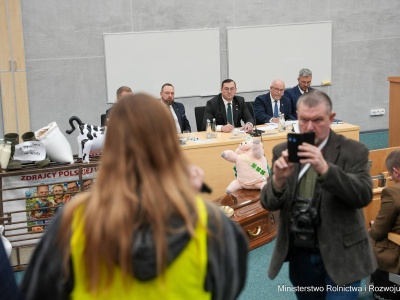 Spotkanie ministra rolnictwa z rolnikami w Siedlcach. „Wizerunek kontra rzeczywistość”