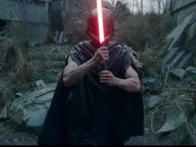 Hełm Nieznajomego w Akolicie nie był przypadkowy. Powiązania z Vaderem, Kylo Renem i samurajami