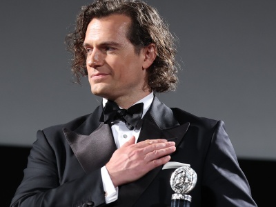 Henry Cavill w nowej wersji kultowego filmu. Mamy pierwsze kadry z planu 