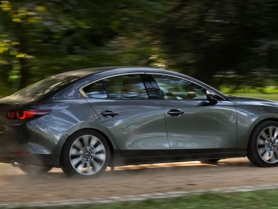 Elegancki sedan Mazdy z automatem za 134 200 zł. Ma silnik 2.0 186 KM starej, sprawdzonej szkoły