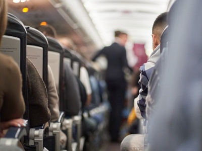 Stewardesa ujawnia surowe zasady. Tego nie może robić, gdy założy mundur