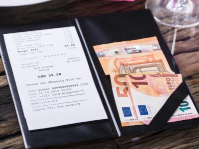 W tych krajach napiwek to obowiązek. Lepiej sprawdź przed wyjazdem