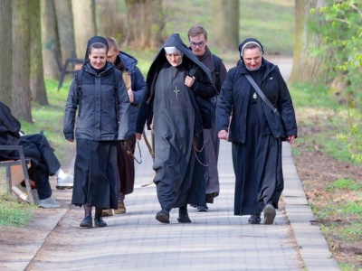 W Polsce i za granicą pracuje ponad 10 tys. zakonników, 16,6 tys. zakonnic i 1130 mniszek