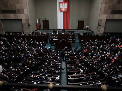 Loty posłów kosztowały Polaków miliony złotych. Rekordzistą polityk PiS