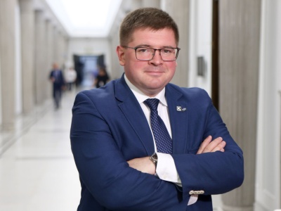 Nowy transfer w Sejmie. Dostał się z list PiS-u, ale teraz ma zastąpić Jakubiaka