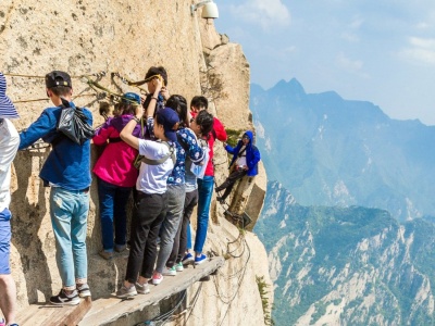 Turyści ciągną tu tysiącami. Jeden zły krok grozi śmiercią