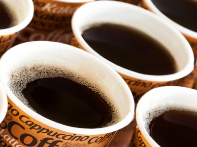 Nie dodawaj do kawy. Kolejne badania potwierdzają: dewastują pracę mózg