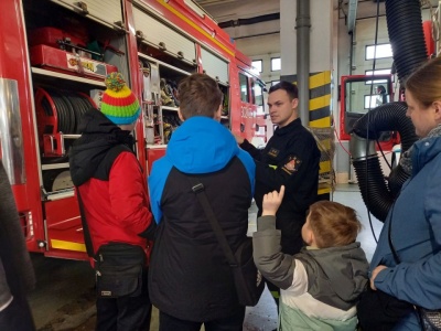 Straż pożarna zaprasza do siebie dzieci. Jednostki z regionu organizują spotkania w ferie
