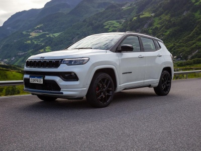 Jeep Compass Blackhawk Flex z nowym silnikiem 2.0 Turboflex