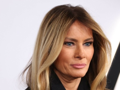 Przyciągała wzrok z niejednego powodu. Ale to wyjątkowo zwróciło uwagę