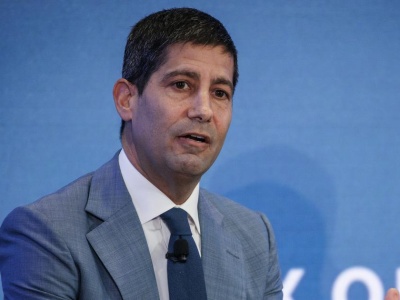 Dolar się umacnia, złoto i srebro tanieją z powodu spekulacji o nowym szefie Fed