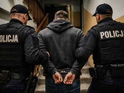 Awantury pod jednym dachem. Mieszkaniec powiatu nowosądeckiego aresztowany za znęcanie się nad bratem