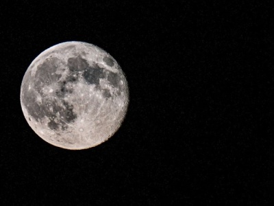 Asteroida uderzy w Księżyc? Naukowcy przewidują skutki dla Ziemi