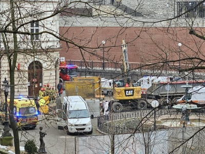 Rozszczelnienie rury z gazem podczas prac remontowych ul. 1 Maja - ewakuacja Poczty Polskiej