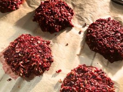 Miksuję i wykładam na blachę. Po 20 minutach mam gotowe burgery bez mięsa