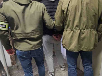 Zielona Góra. Ukrainiec zniszczył szafkę defibrylatora AED, nie zdążył zabrać urządzenia